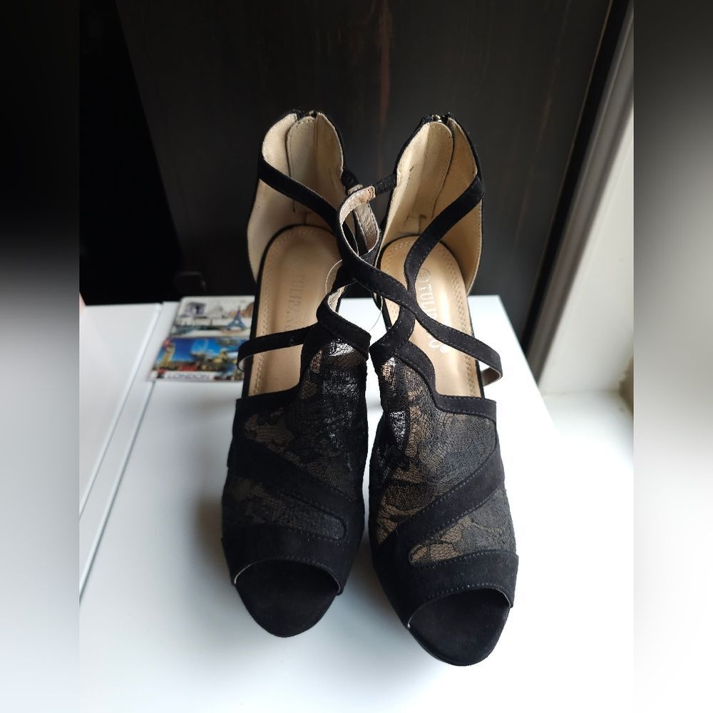 Elegant Black Lace Women's Heels
